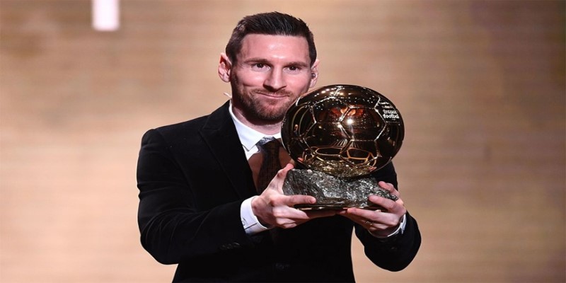 Quả bóng vàng - Mibet cung cấp những thông tin liên quan 5 Qua-bong-vang-Lionel-Messi-duoc-trao-tang-giai-thuong-